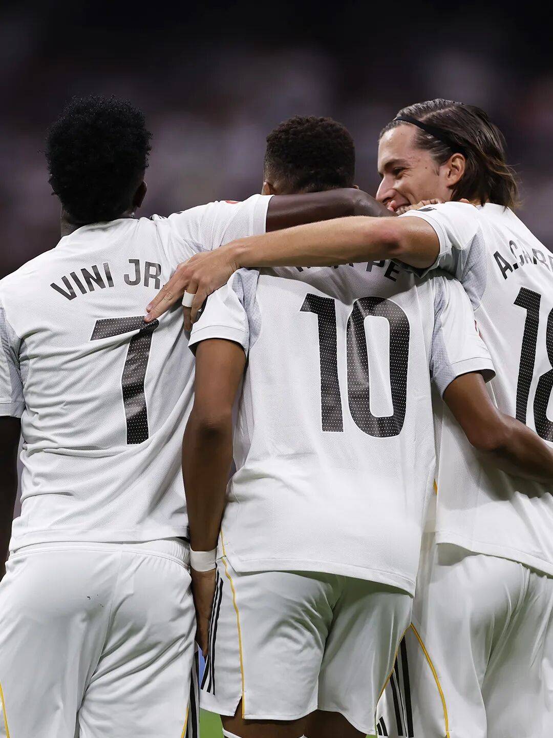 波兰逆转日本，姆巴佩统治全场