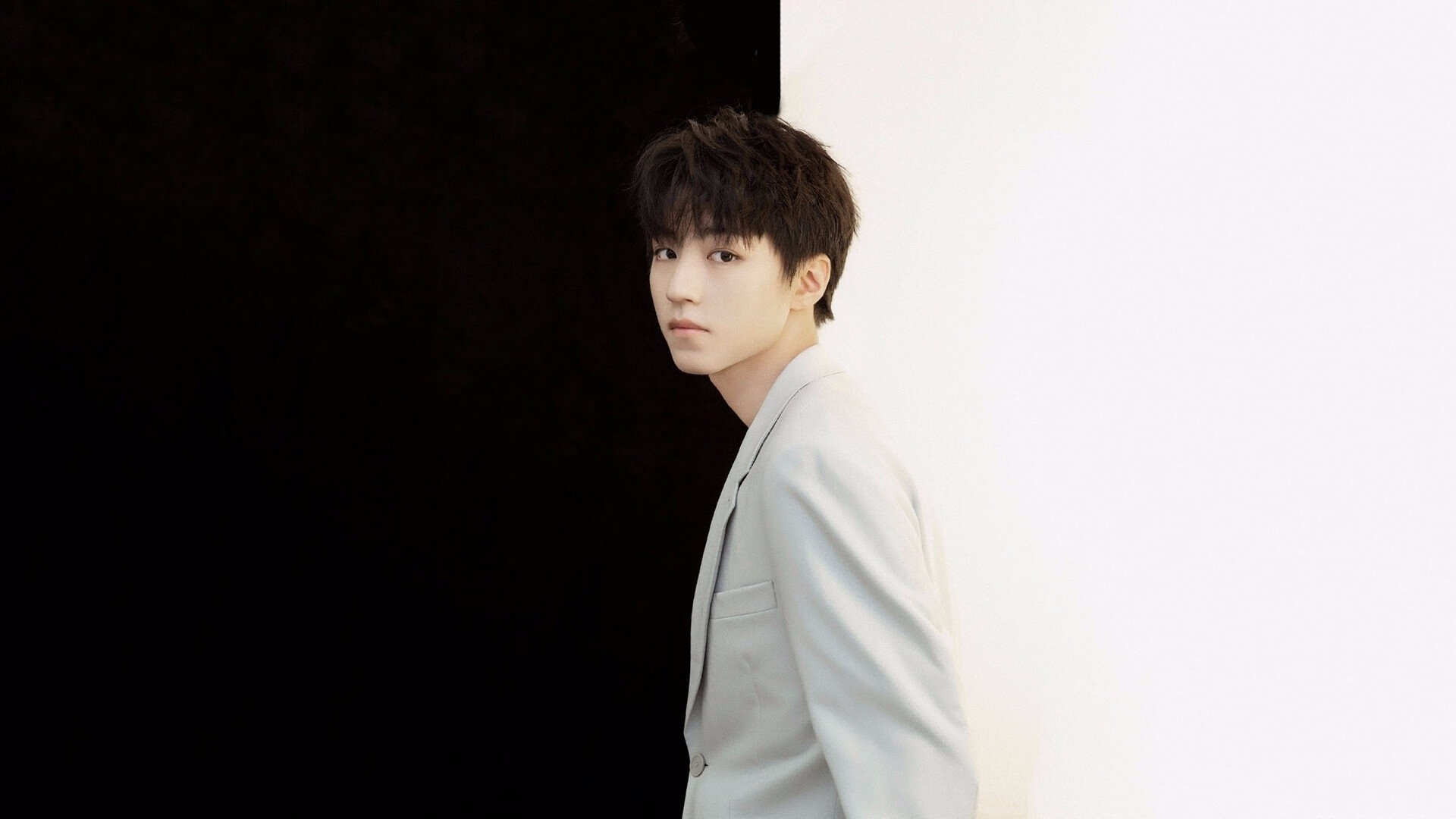 F1年度争冠之夜，当楚阿梅尼从伯纳乌走向围场，足球与速度的跨界交响